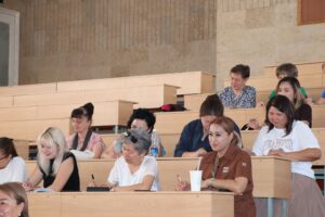 Для учителей школ начались семинары-тренинги