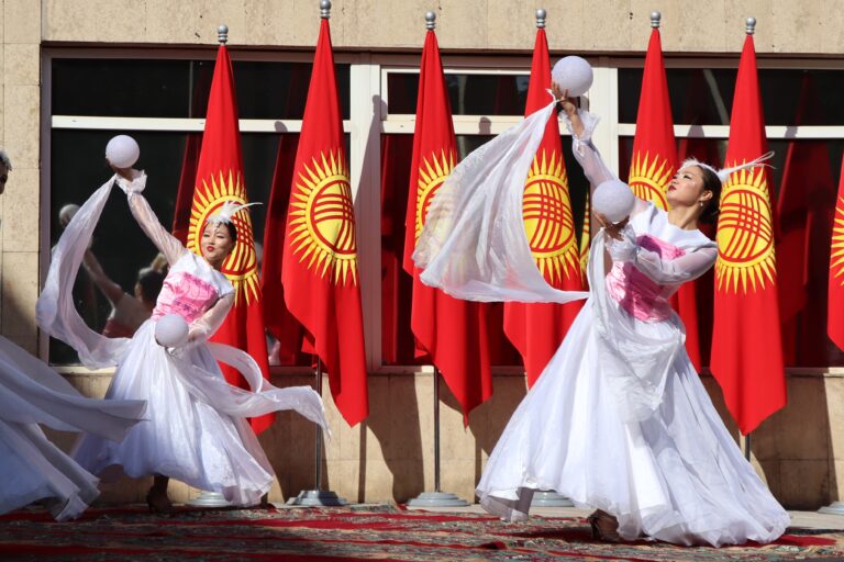 Билим күнүнө жана жаңы окуу жылынын башталышына арналган иш-чара өттү